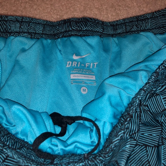 Women’s Nike Shorts (M) - Picture 3 of 3
